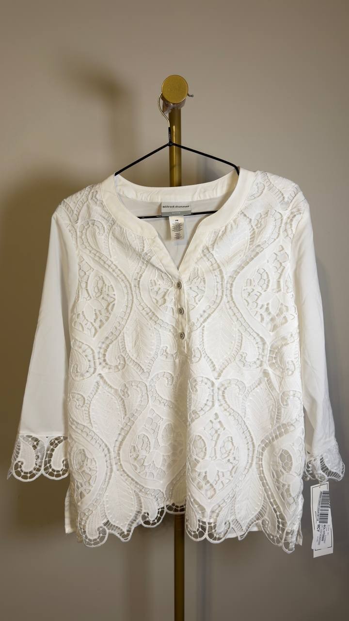 Alfred Dunner Petite Lace Cut Out Front Henley Top White PM NWT $64.50