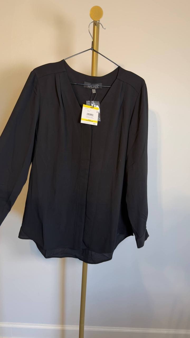 Kasper Long Sleeve V‑Neck Draped Blouse M Black NWT $69