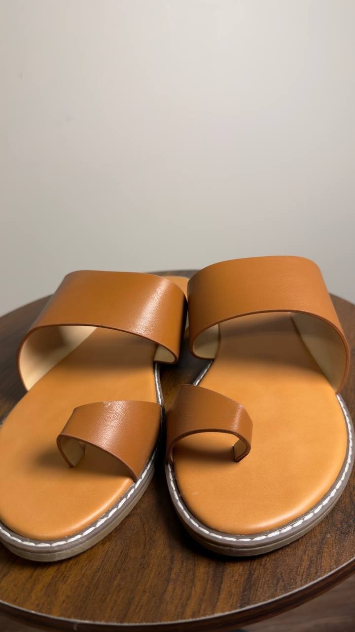 GC  Shoes  Florence  Toe  Loop  Flat  Sandals  Tan  10  NWT  $55