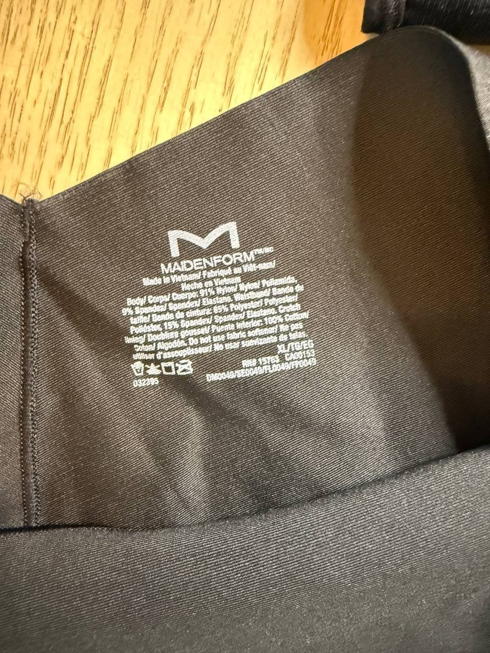 Lot of 2 Women’s Seamless Briefs – Size XL – Felina & Maidenform