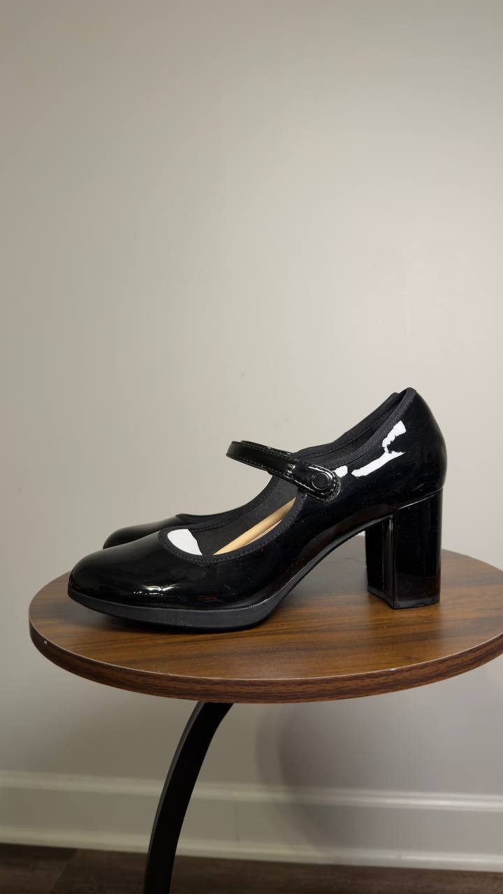 Clarks  Mary  Jane  Heels  Black   8.5M  New  $105