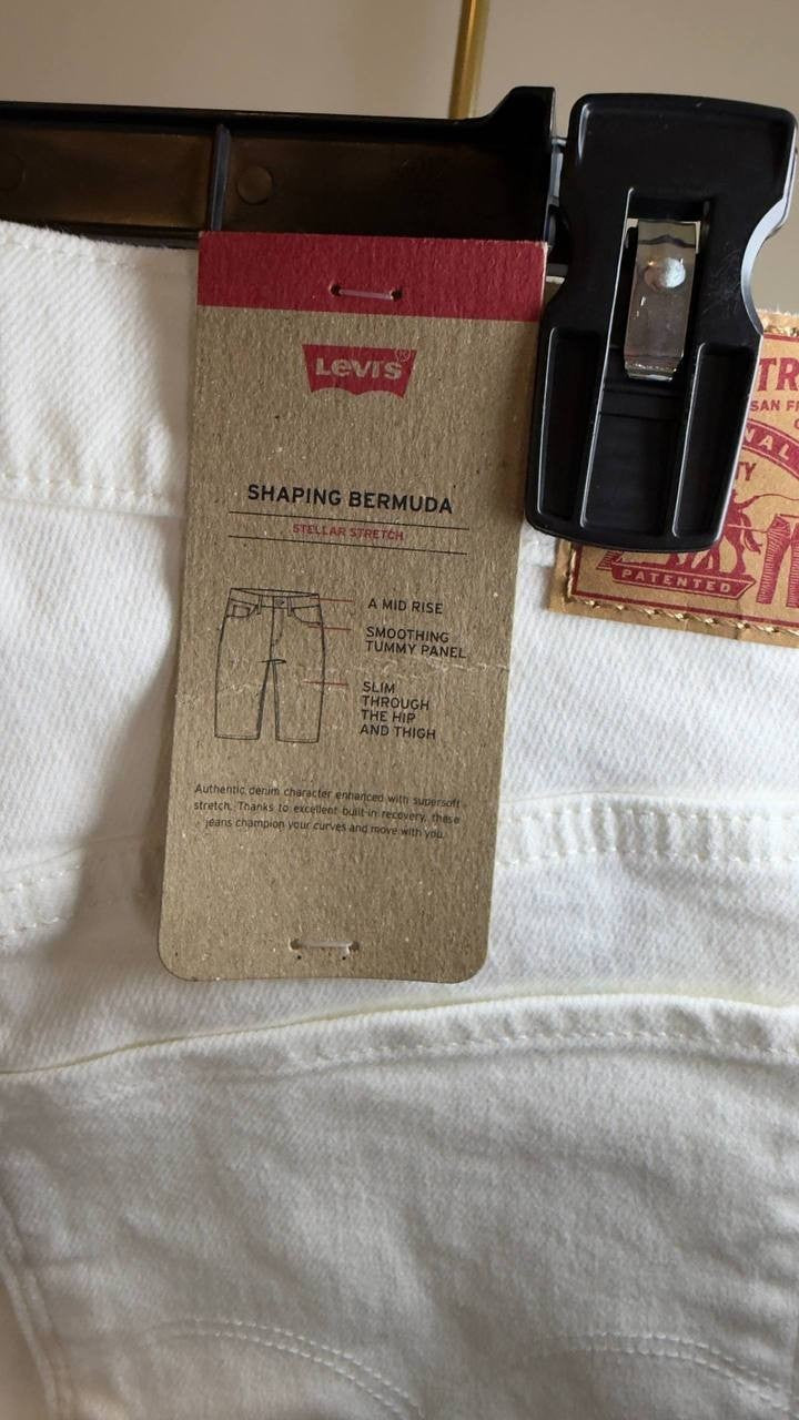 Levi’s Plus Size Mid‑Rise Shaping Bermuda Shorts White 18 NWT $55