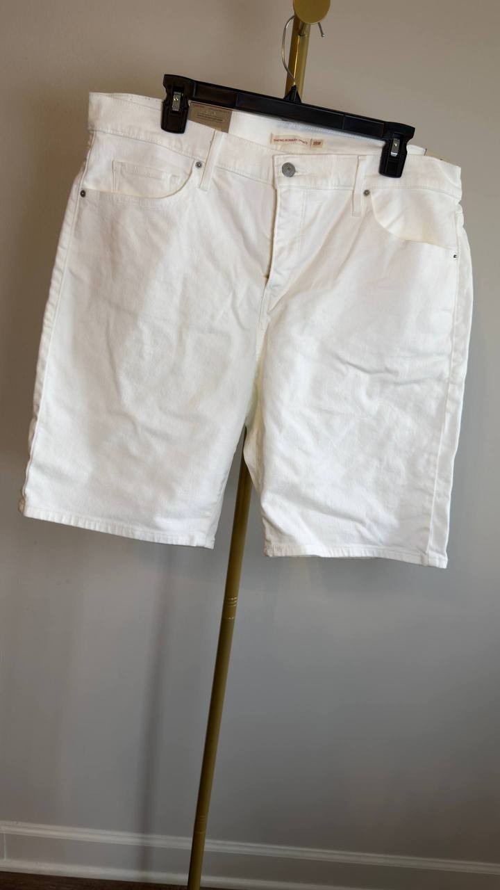 Levi’s Plus Size Mid‑Rise Shaping Bermuda Shorts White 18 NWT $55