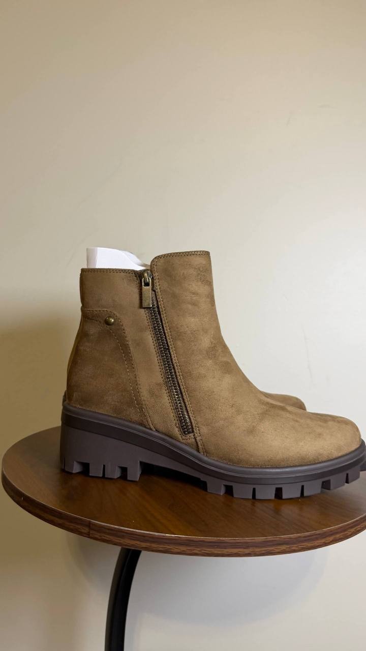 White Mountain Dark Taupe Polyurethane Block Heel Booties 8M NIB MSRP $99