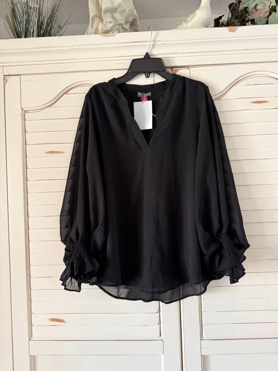 Vince Camuto V-Neck Sheer Sleeve Top Size S Black $79