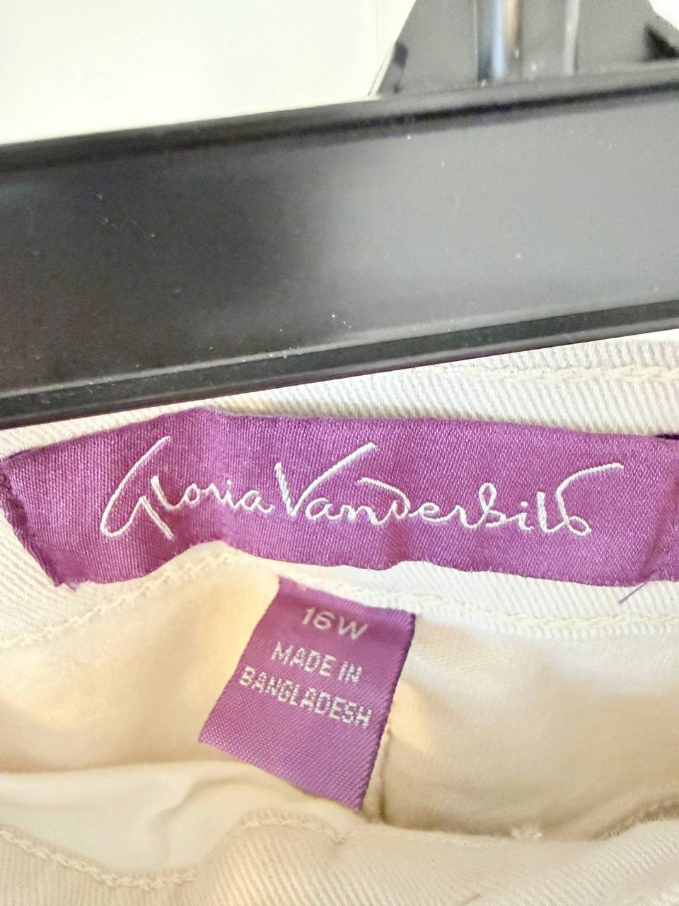 Gloria Vanderbilt Amanda Tapered Jeans – Beige – Size 16W – NWT – $52