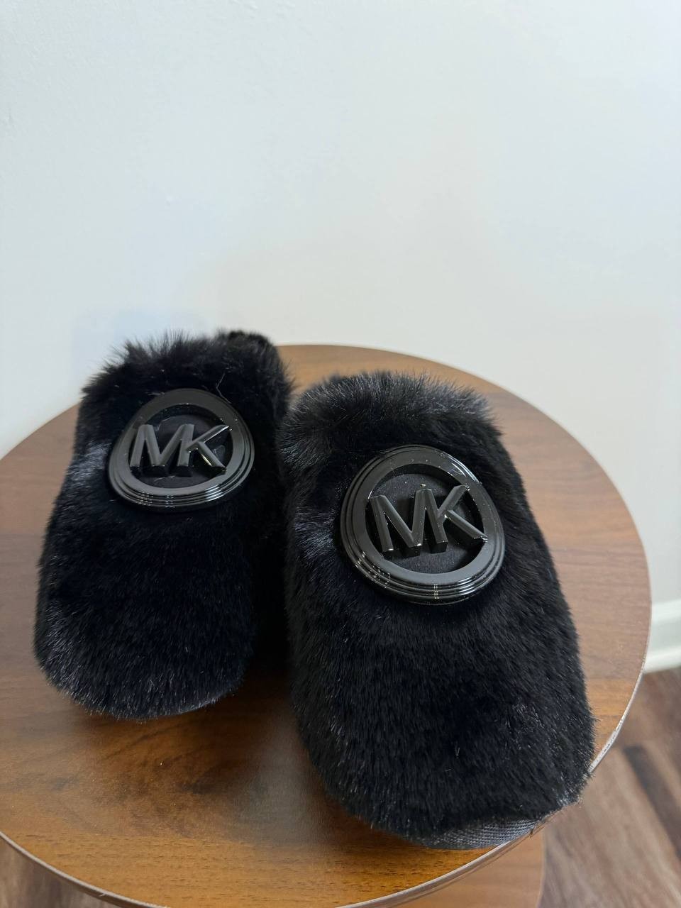 Michael Kors Ada Charm Slippers – Black – Size 6 – New Without Box