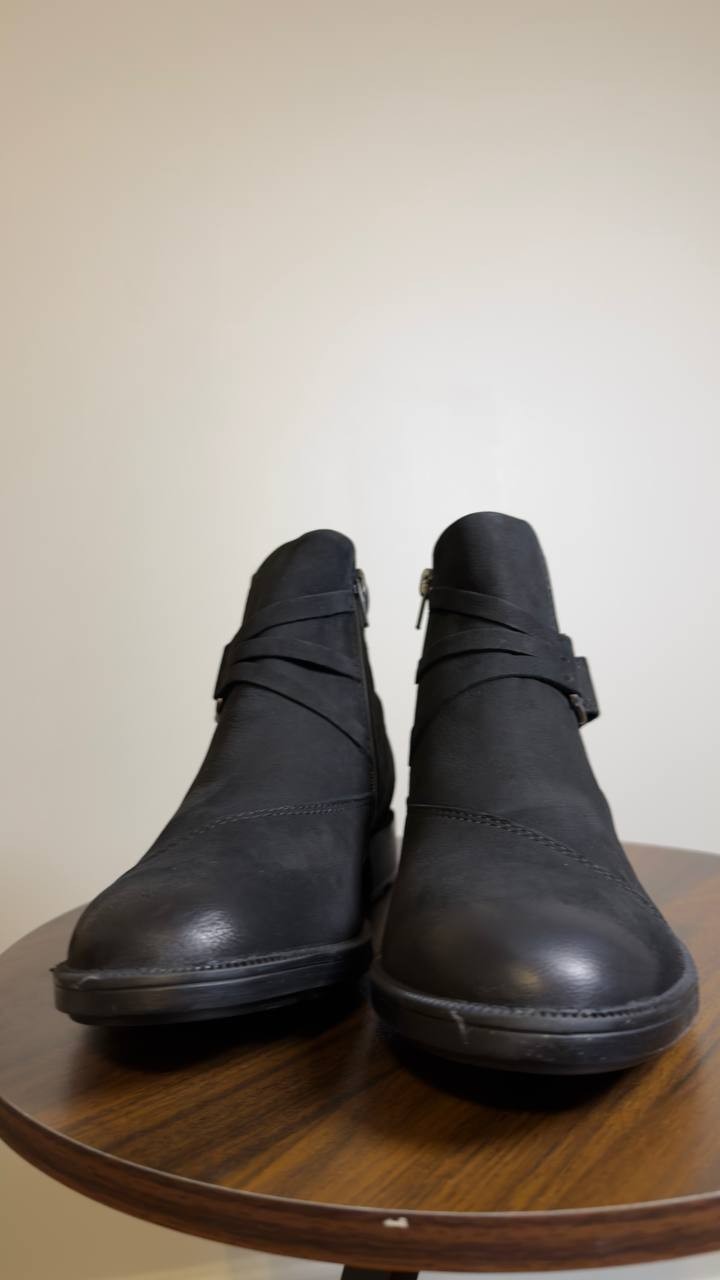 Clarks  Adalynn  Faye  Ankle  Booties  Black  Nubuck  8M  New  With  Box  $130