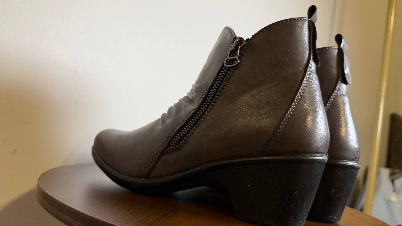 Easy Street Jeanie Boots 6W Grey Ankle Zip Pleated Comfort NIB msrp$70