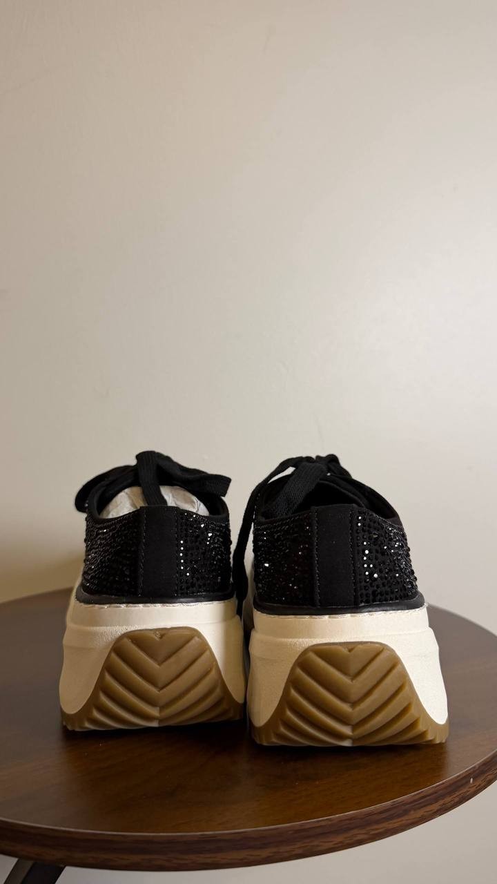 Wild Pair Women’s Sneakers 7M Black Fabric – New in Box MSRP $69.90