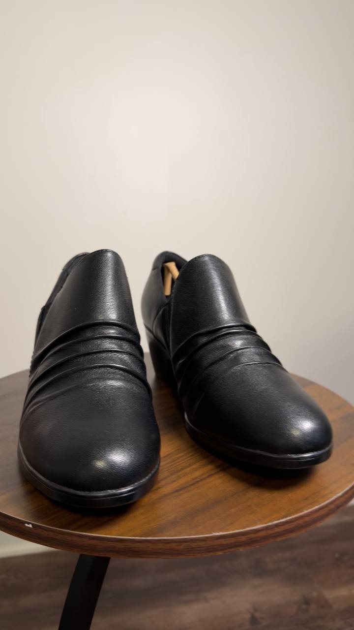Clarks  Pumps  Black  11  W  New  $80