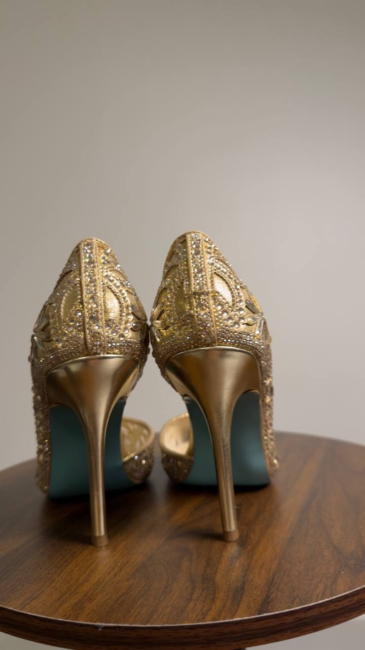 Betsey  Johnson  Chic  Rhinestone  Pumps  Gold  8.5  NWT  $139