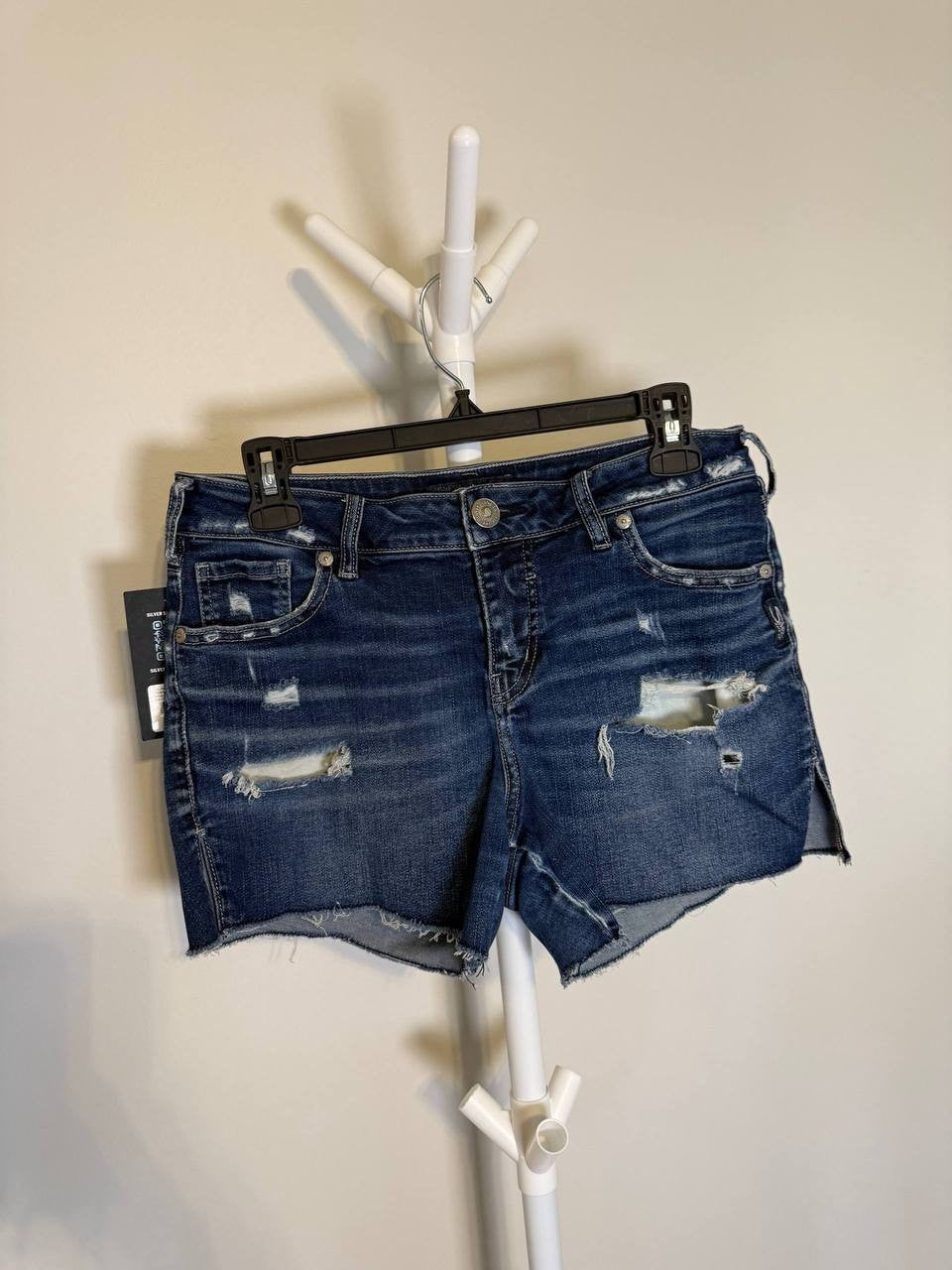 Silver Jeans Co. Elyse Stretch Shorts – Size 26W – NWT