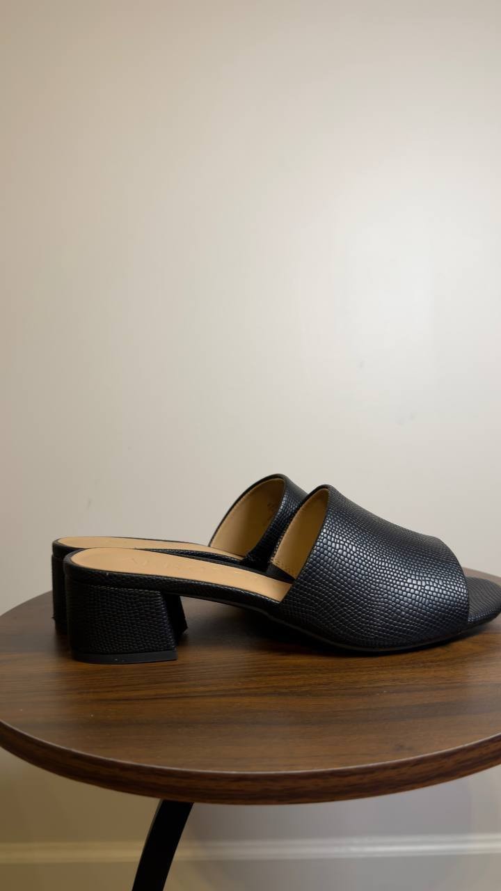 Aerosoles Toe Slide Sandals Black 8 W New $79.00