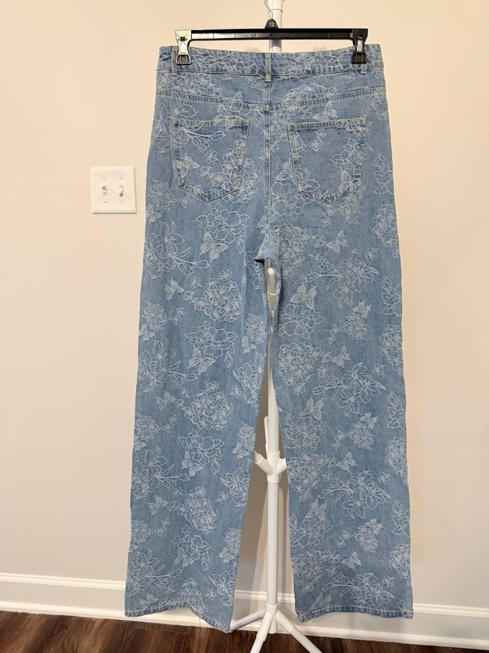 Gracia Floral Printed Straight‑Leg Jeans – Size L – Blue – NWT – $125
