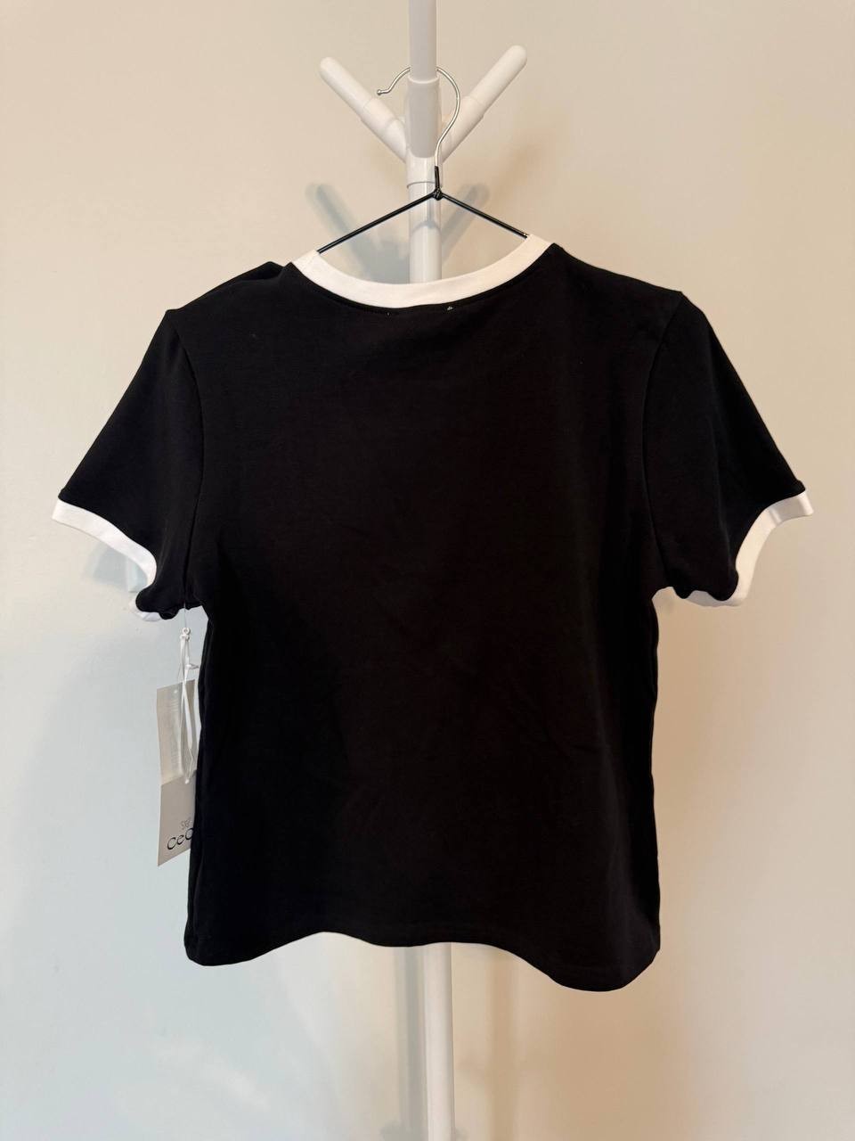 CeCe Button‑Shoulder Contrast‑Trim T‑Shirt – Size M – NWT – $59