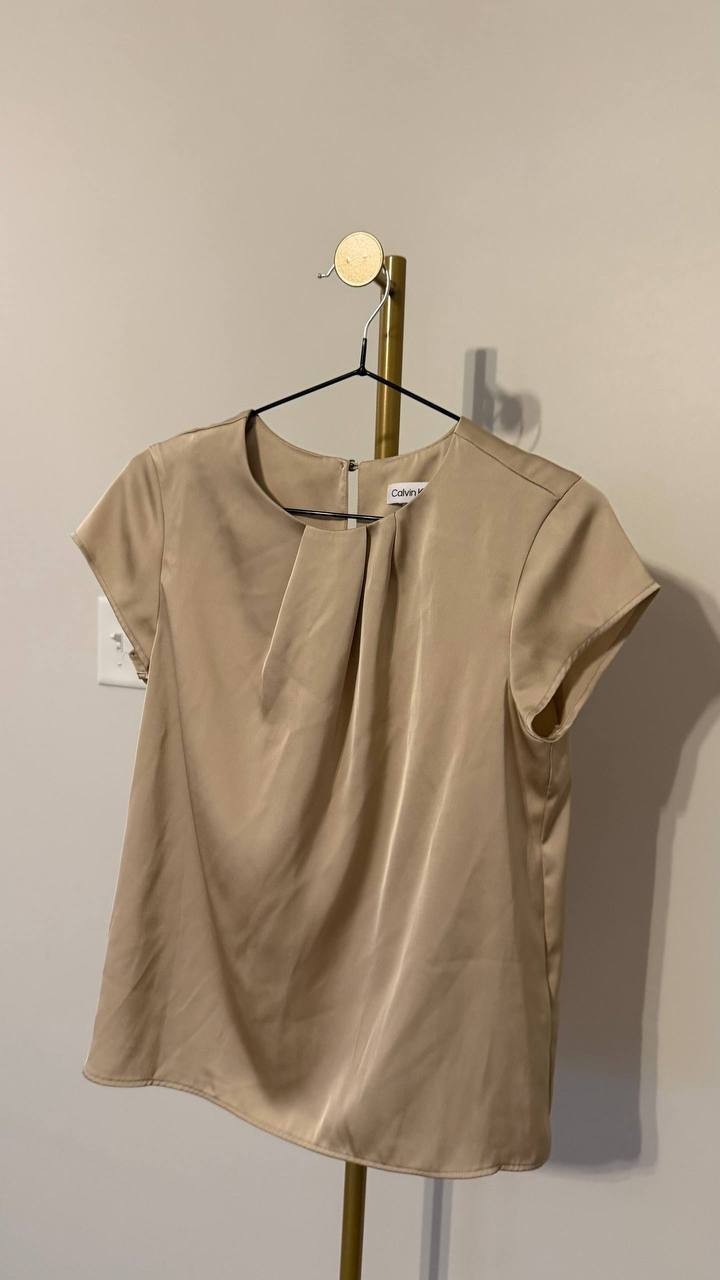 Calvin Klein Satin Pleat‑Neck Cap‑Sleeve Blouse Beige XS Good Condition msrp$59