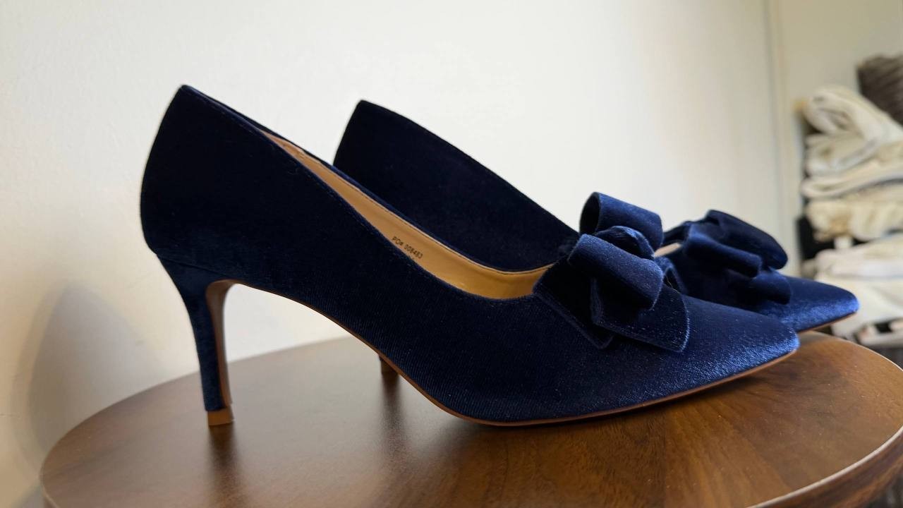 Journee Collection Crystol Pumps 7.5 Navy Velvet Bow Detail NIB