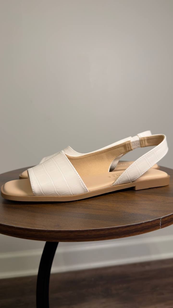 Journee  Collection  Flat  Sandals  White  6M  New  $72