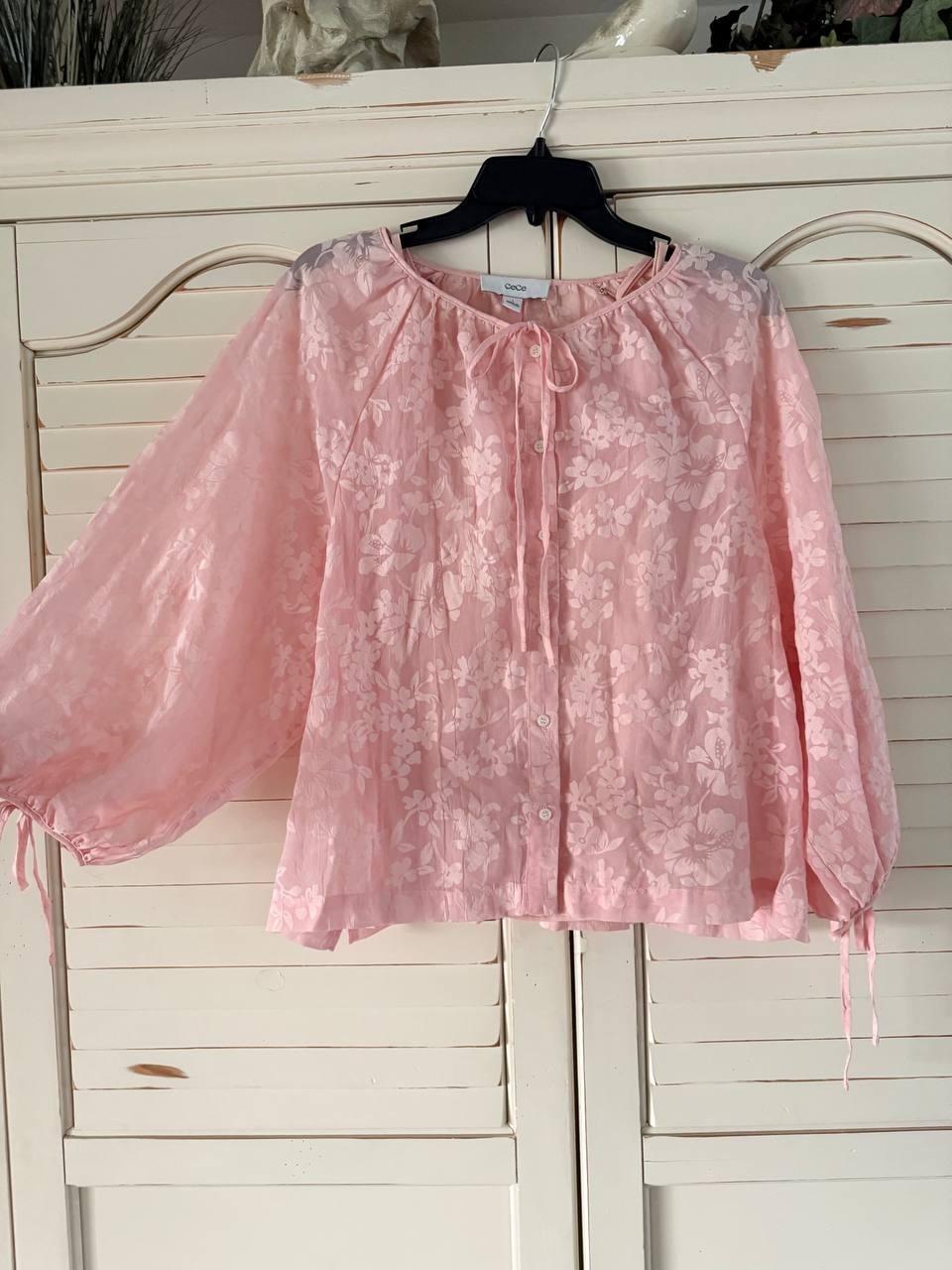 CeCe Blouse L Sugar Peach Floral Lace Puff Sleeve Button Front Feminine NWT