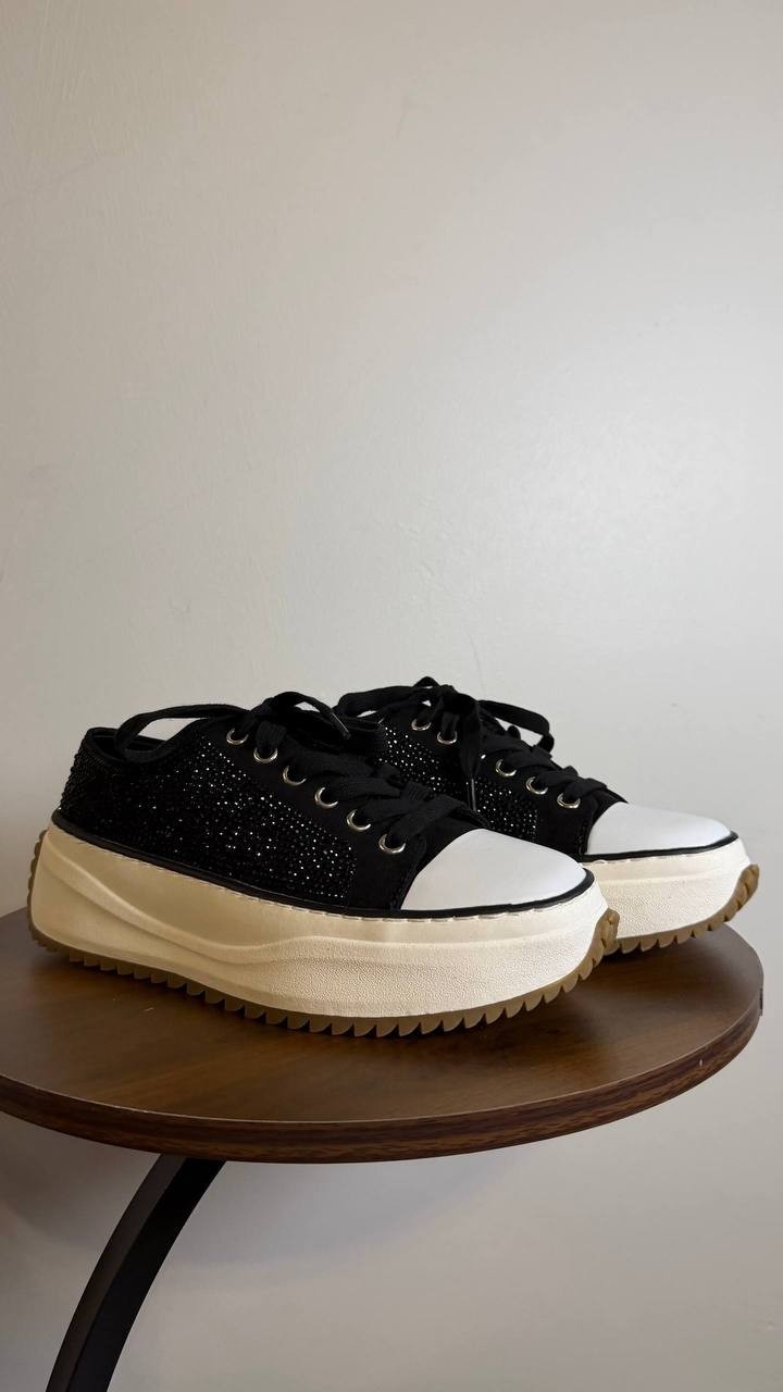 Wild Pair Women’s Sneakers 7M Black Fabric – New in Box MSRP $69.90