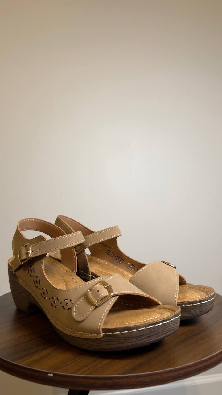 Patrizia  Shantay  Sandals  Tan  Synthetic  9.5‑10  New  With  Box  $70