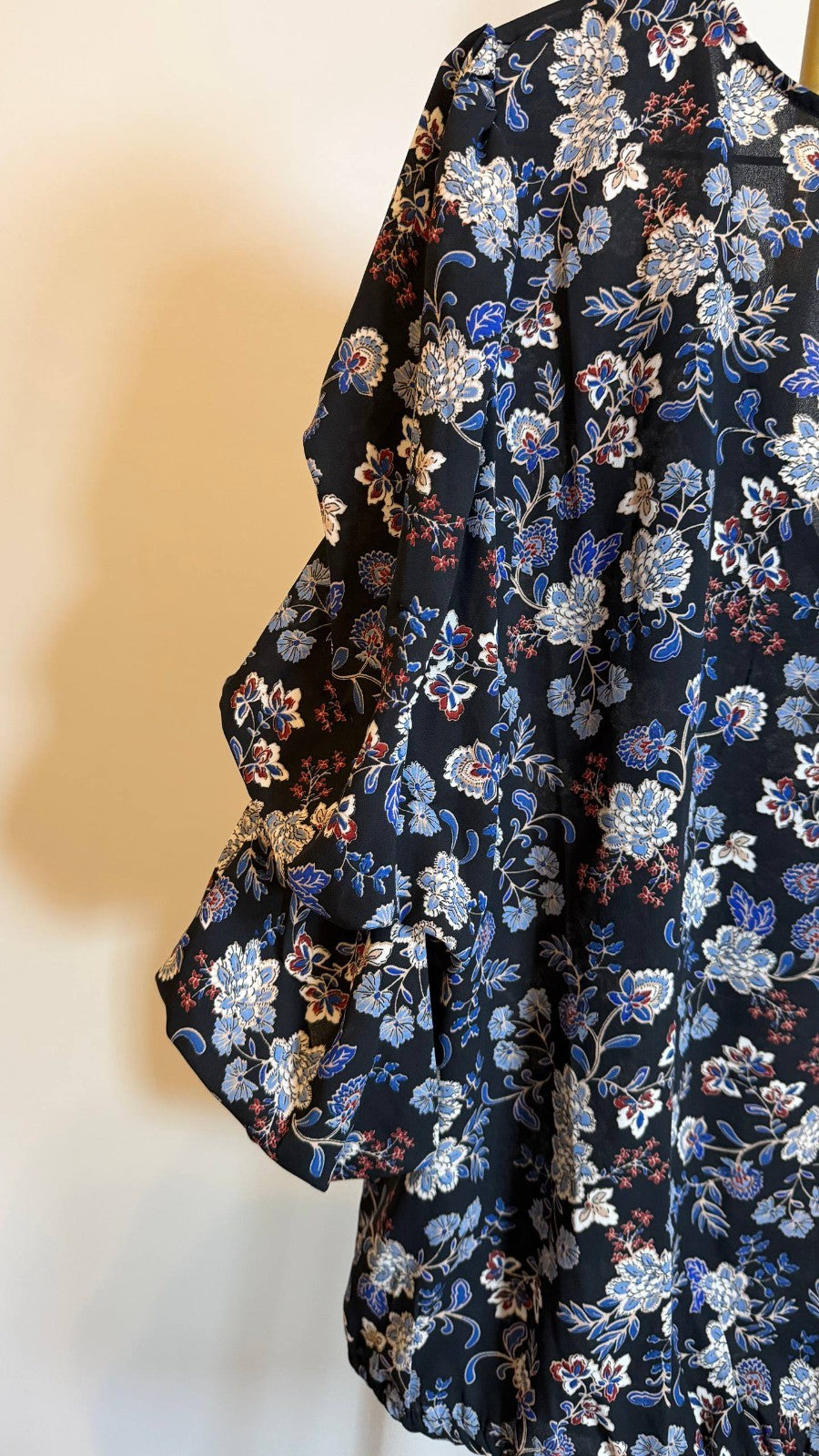 Vince Camuto Printed V‑Neck Bubble Sleeve Top French Blue $99 NWT