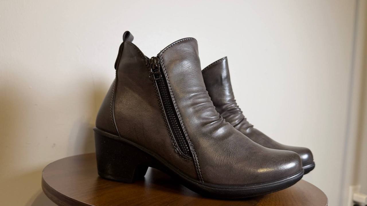 Easy Street Jeanie Boots 6W Grey Ankle Zip Pleated Comfort NIB msrp$70