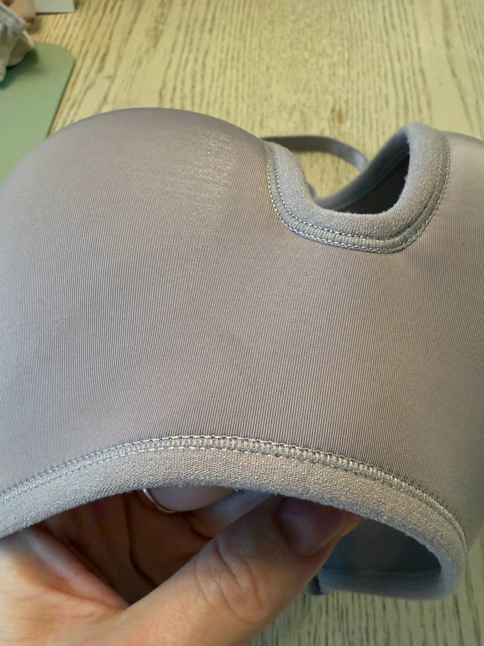 Maidenform Wireless Lift Bra – Size 32B – Nude – No Tags – Flaw