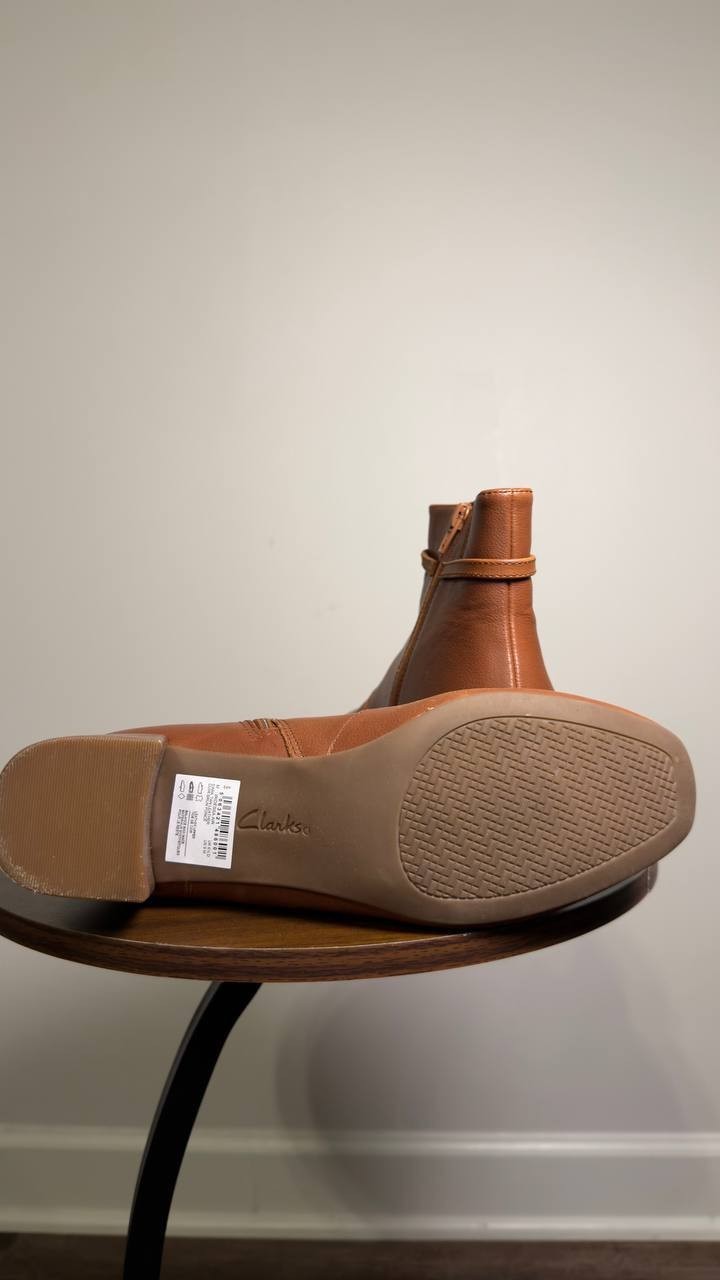 Clarks  Booties  Dark  Tan  9M  New  $130