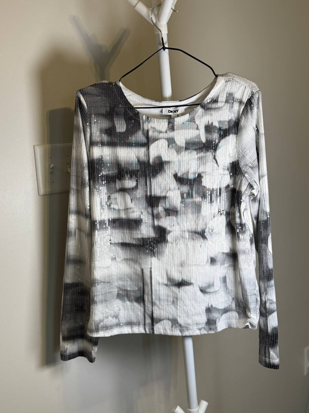 DKNY Women’s Printed Knit Sequin Long‑Sleeve Top – Black/White – NWT Size M,L,XL