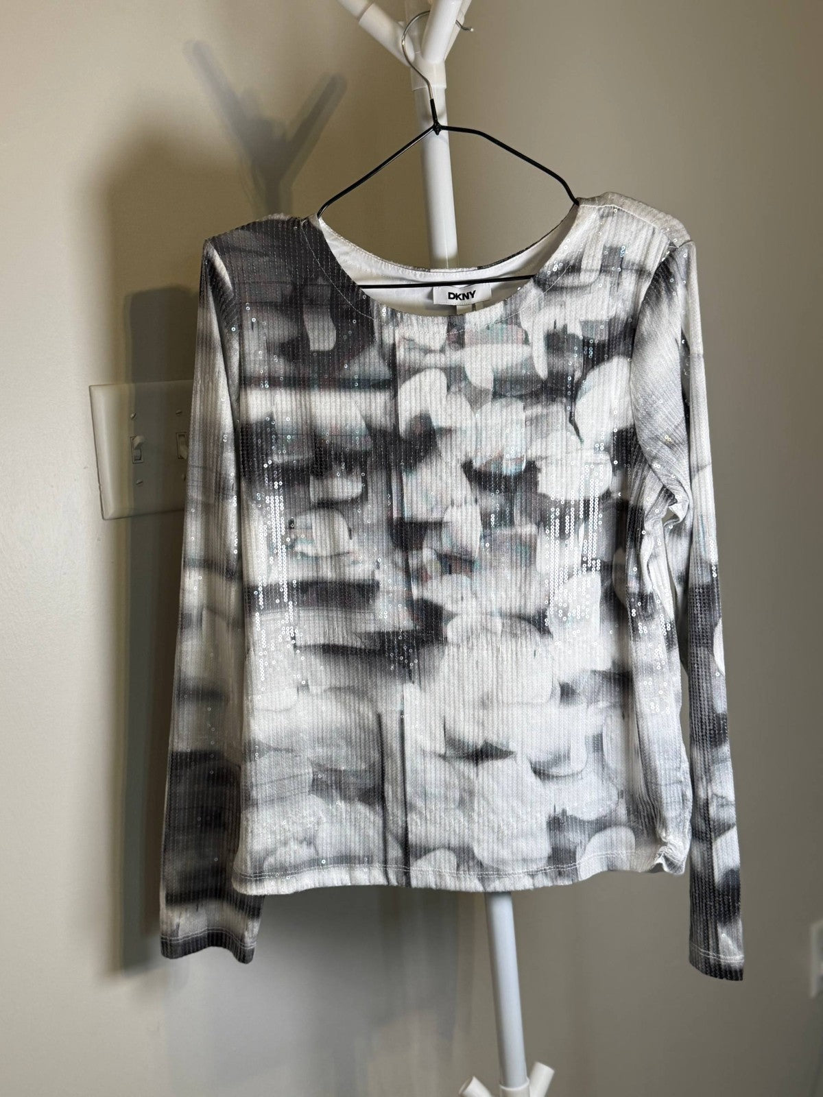 DKNY Women’s Printed Knit Sequin Long‑Sleeve Top – Black/White – NWT Size M,L,XL