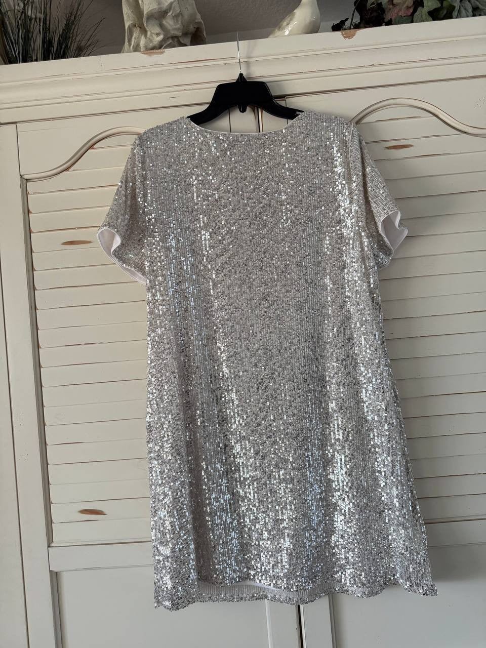 CeCe Dress L Silver Sequin Short Sleeve Round Neck Party Cocktail Sparkle Used