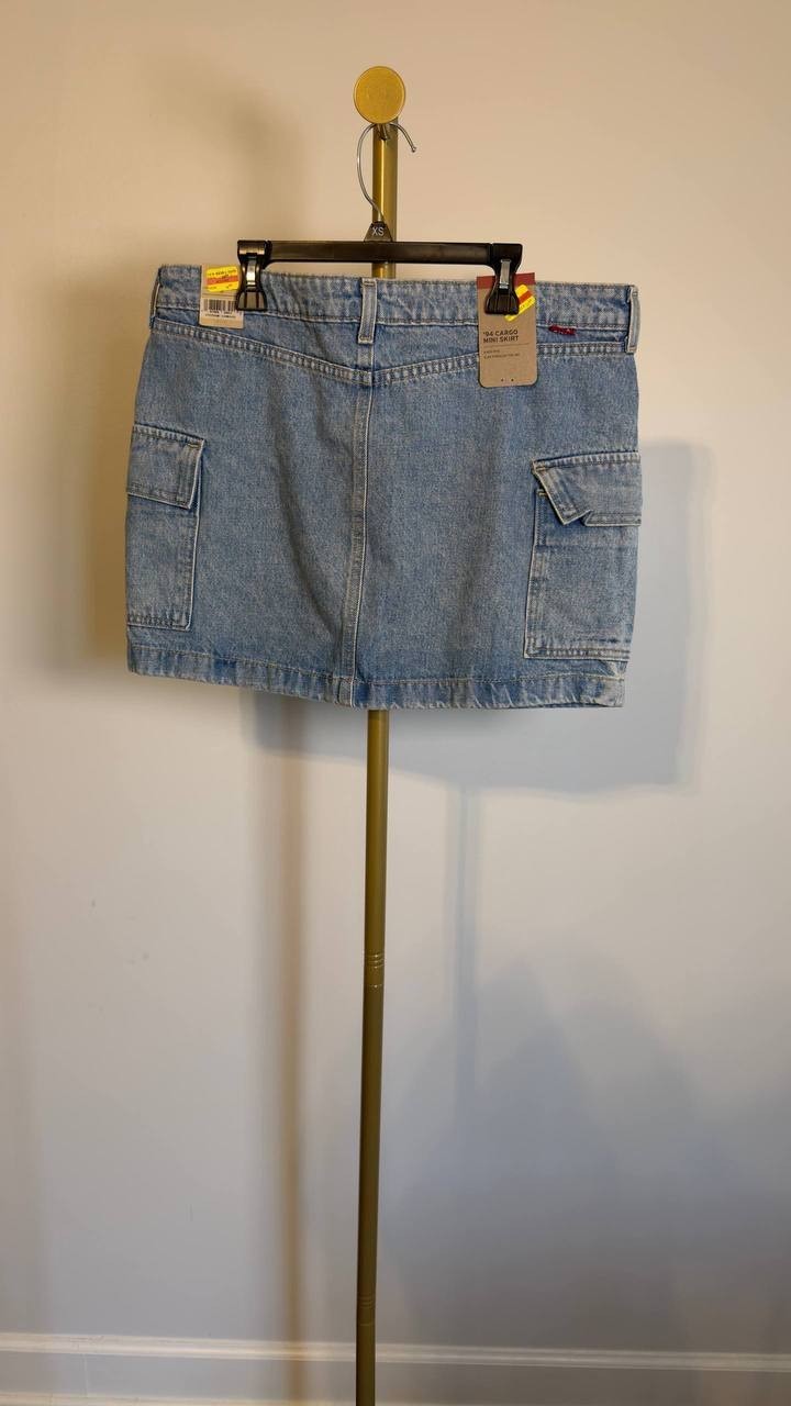 Levi’s 94 Cargo Mini Skirt Light Wash 30 NWT $59.50