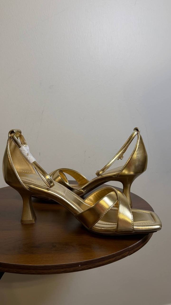 Anne Klein Gold Man‑Made Ankle Strap Dress Sandals 7M New in Box $79