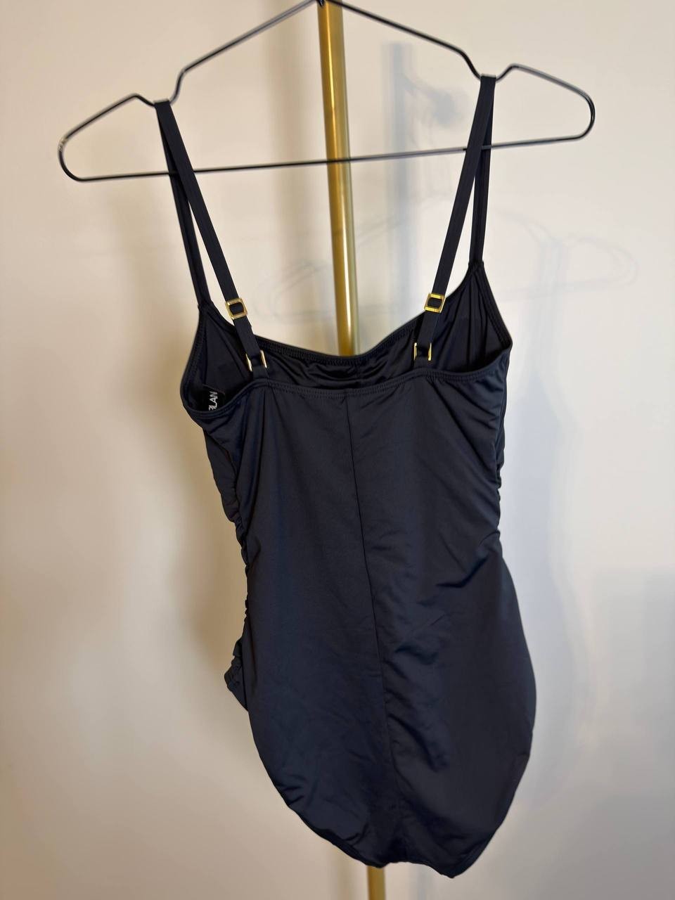 La Blanca Island Goddess One-Piece Swimsuit Black Size 4 NWOT $89