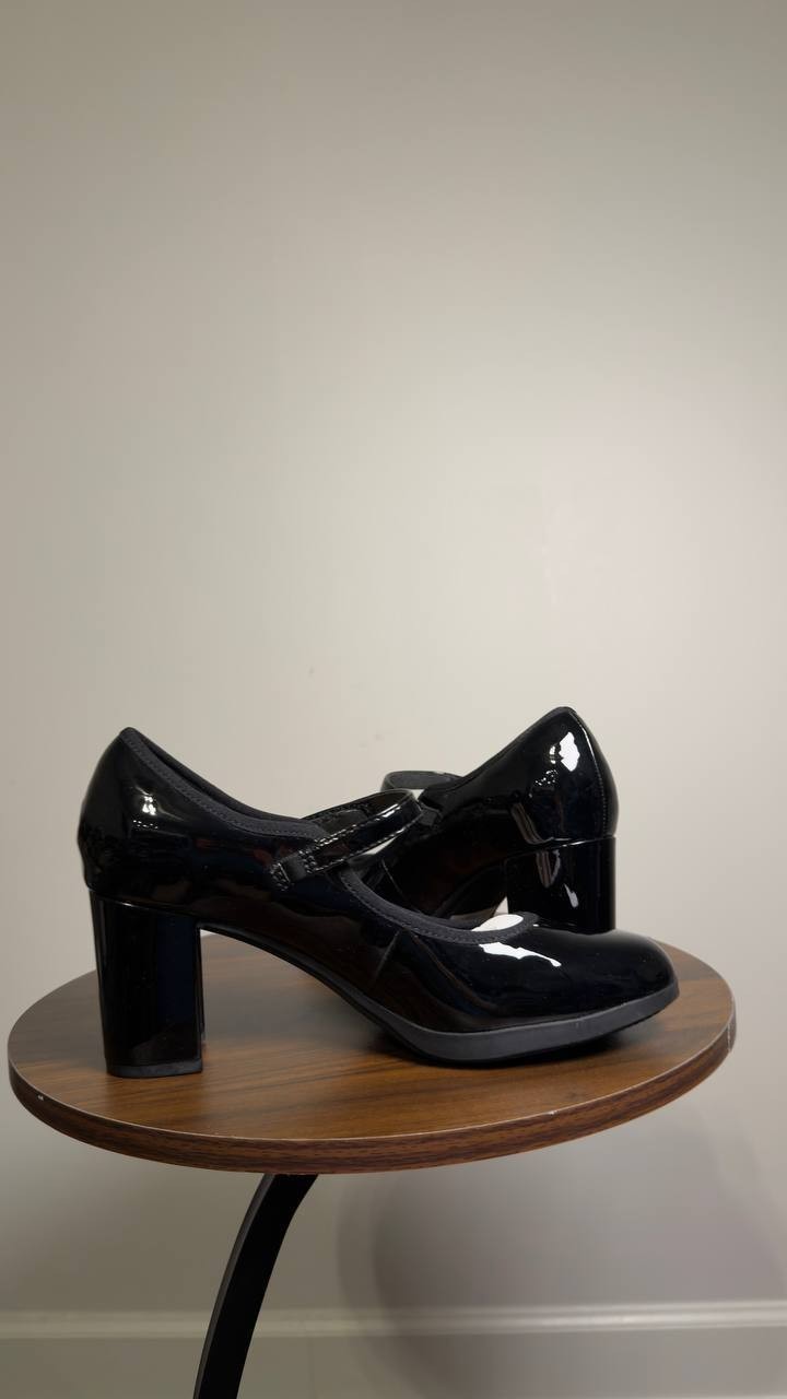 Clarks  Mary  Jane  Heels  Black   8.5M  New  $105