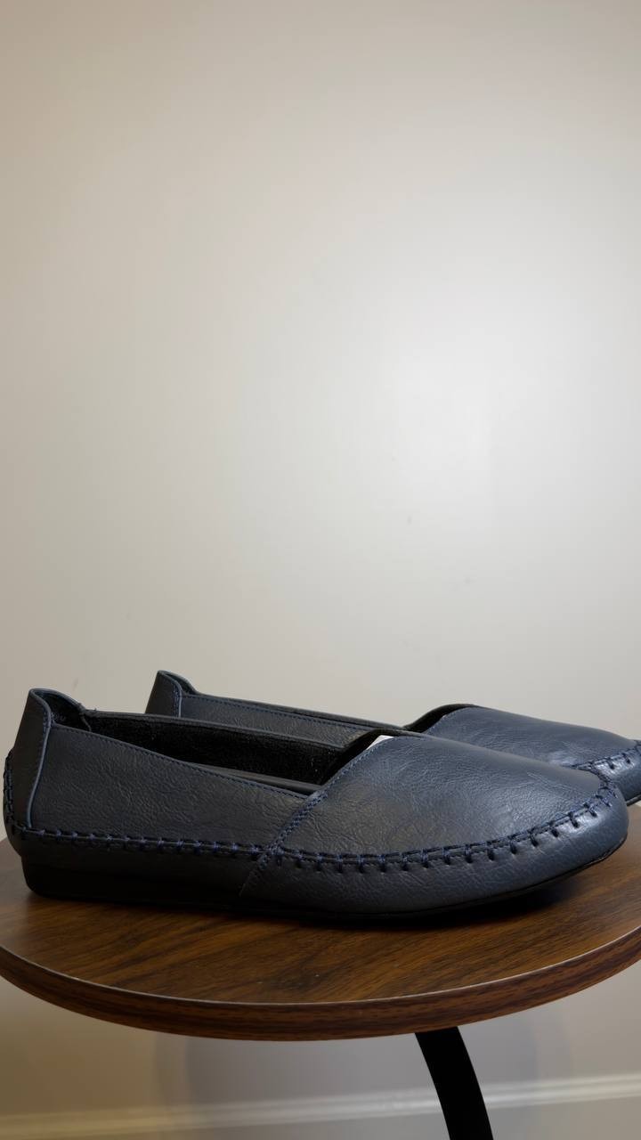 Easy  Street  Slip On Flats  Navy  9.5M  New  $55