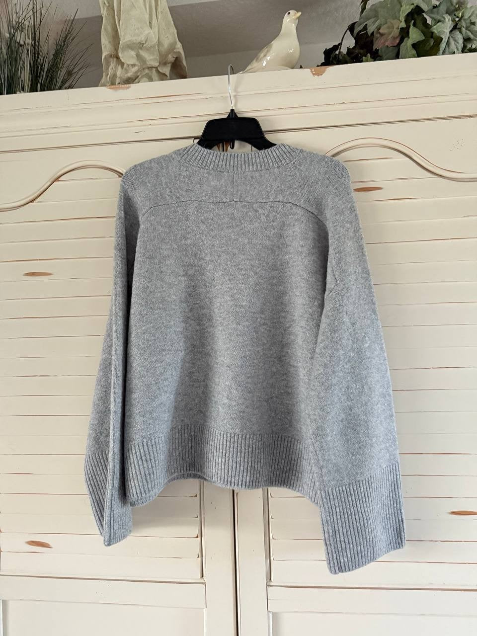 Vince Camuto Gray Ribbed Knit Crewneck Sweater – Size L