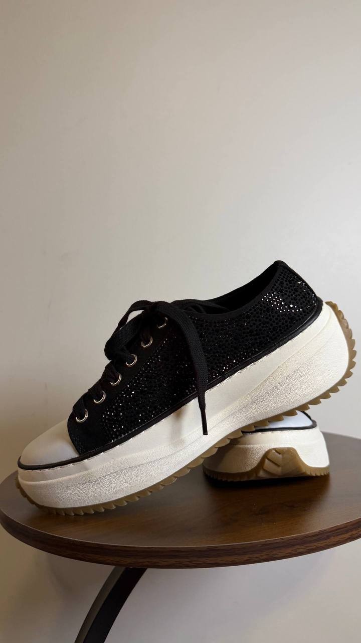 Wild Pair Women’s Sneakers 7M Black Fabric – New in Box MSRP $69.90