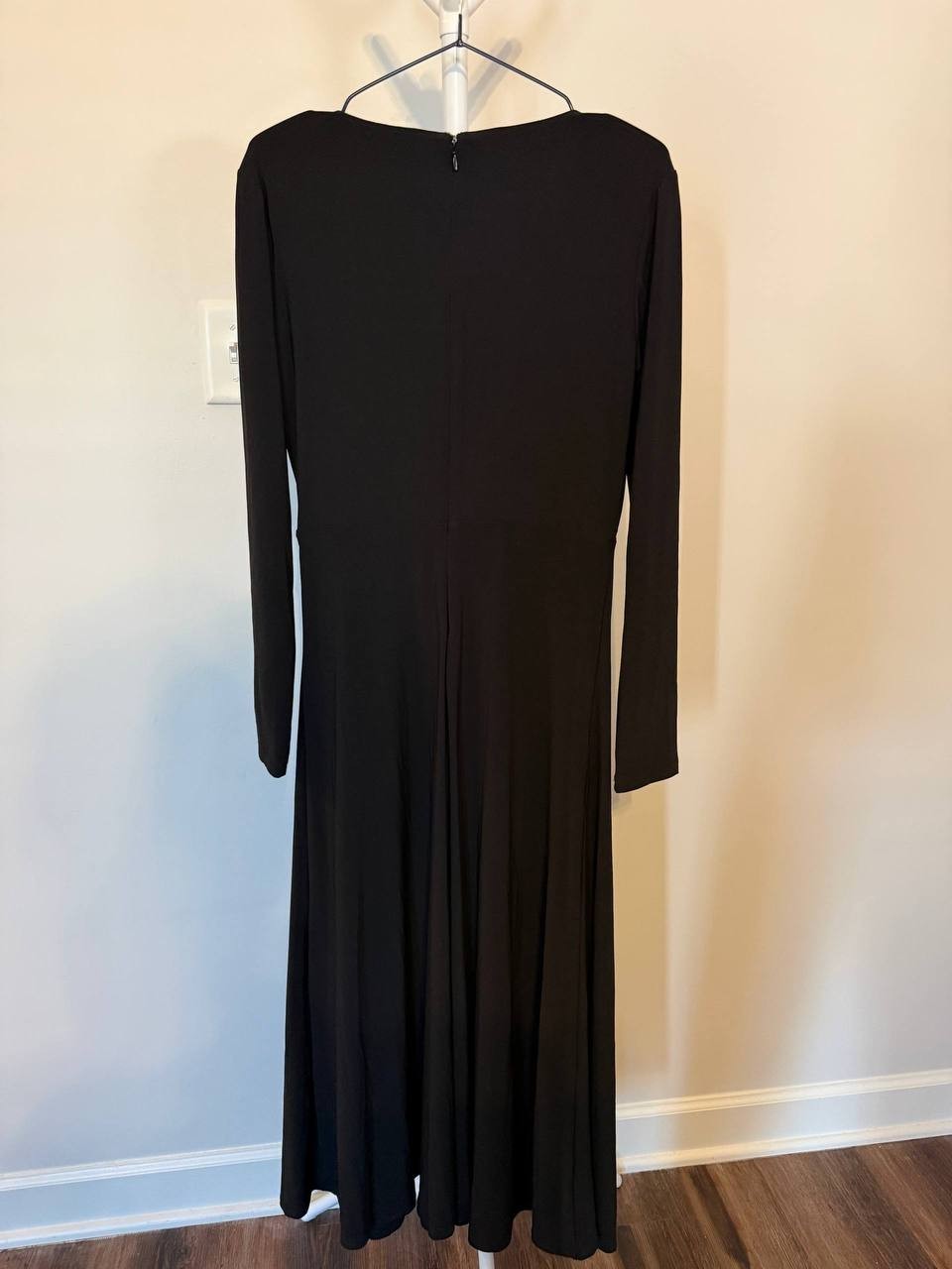 Tommy Hilfiger Short‑Sleeve V‑Neck Dress – Sizes 6 & 8 – NWT – Black – $99