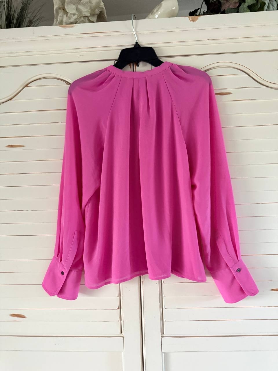 CeCe Pink Tie-Neck Pleated Blouse – Size L – Minor Snag