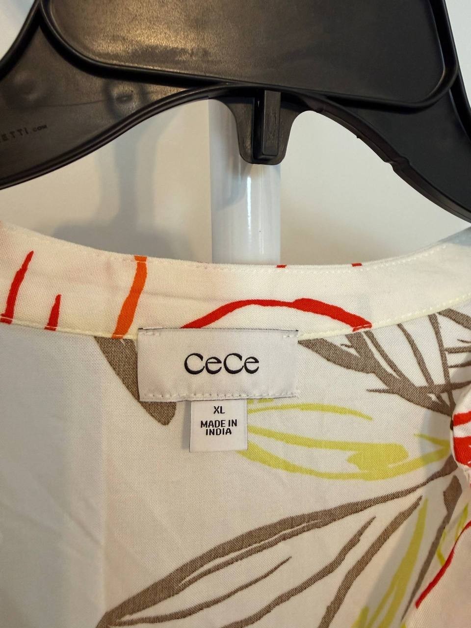 CeCe Tropical Print V‑Neck Flutter Sleeve Blouse – Size XL – NWT – $69