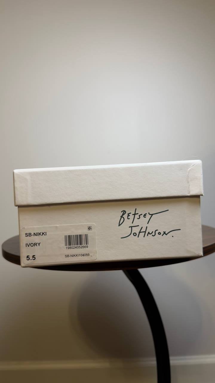 Betsey  Johnson  Evening  Pumps  Ivory  5.5  New  $129