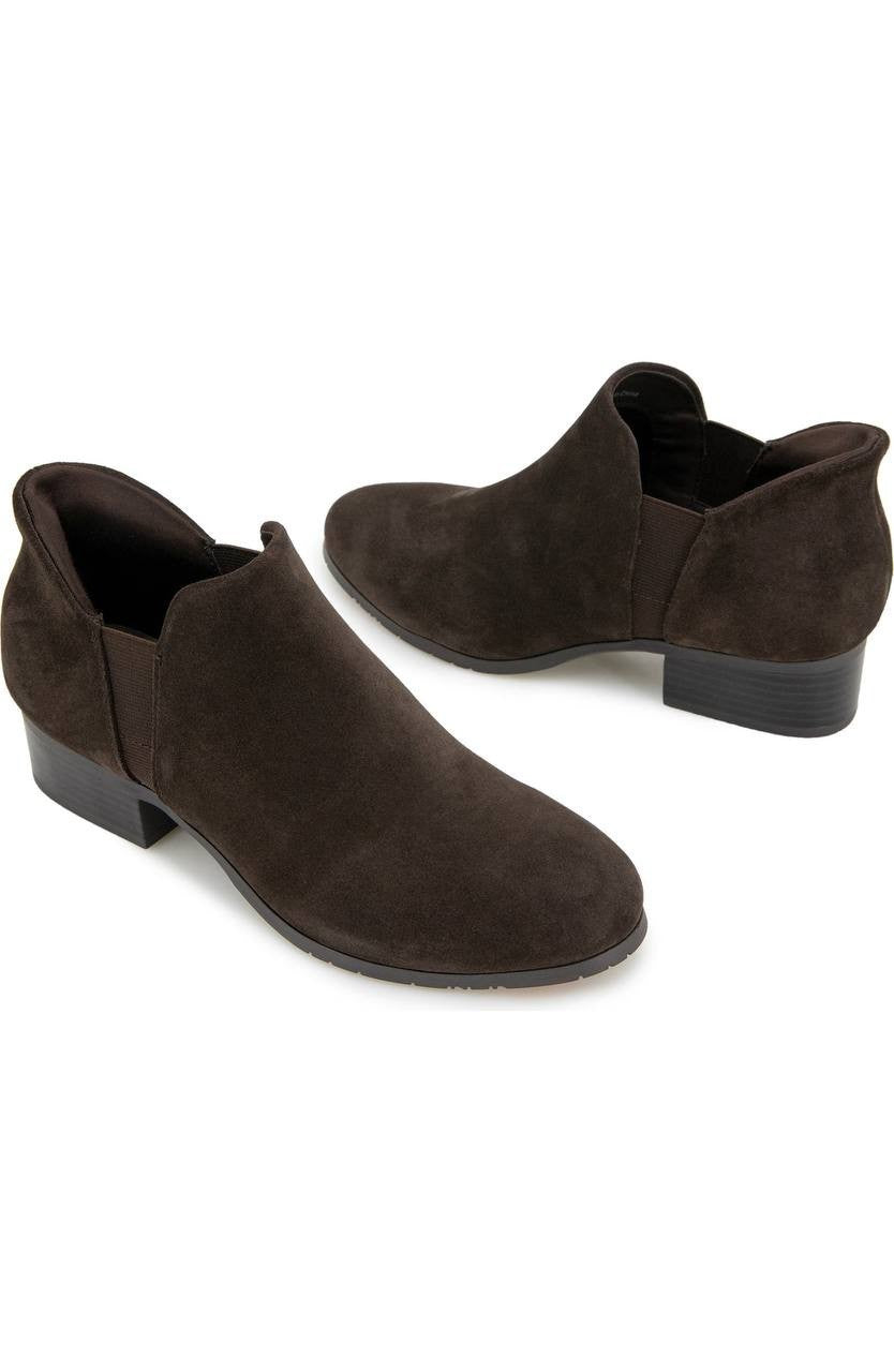 Kenneth Cole Reaction Serafina Booties 8M Chocolate Suede Pull‑On NIB msrp$99