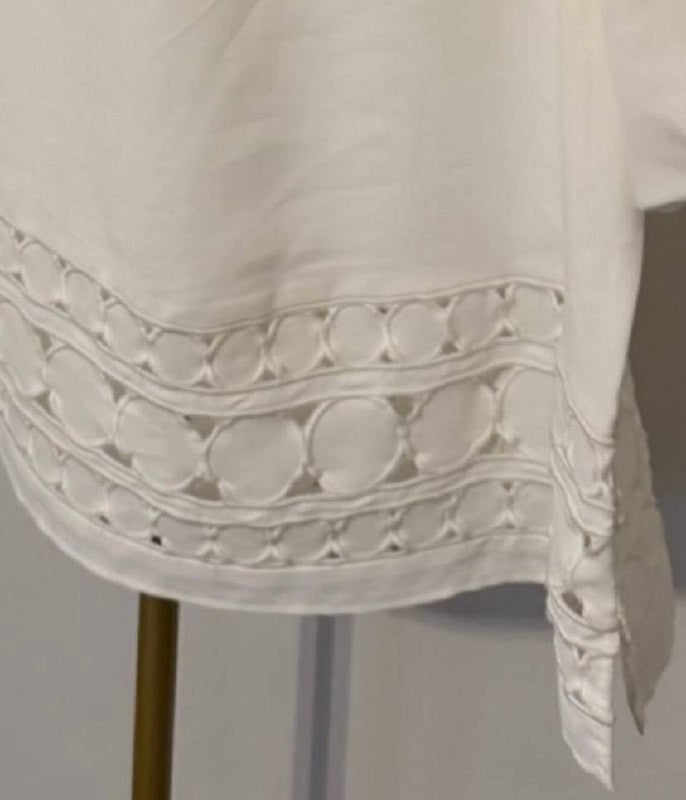 Vince Camuto White Cutout‑Hem Blouse XL Good Pre‑Owned Requires dry cleaning