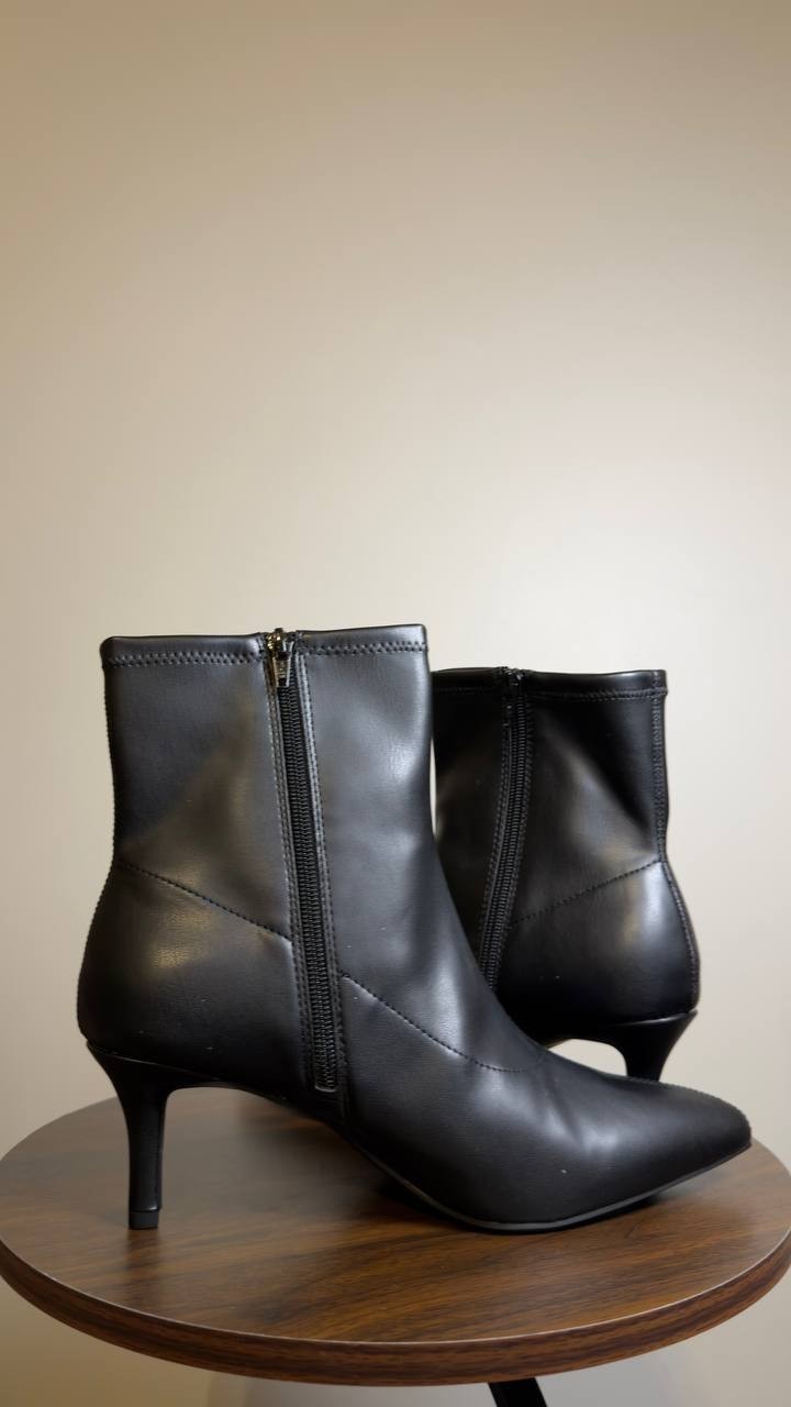 Wild Pair Heeled Booties Black 10 M New $69.90