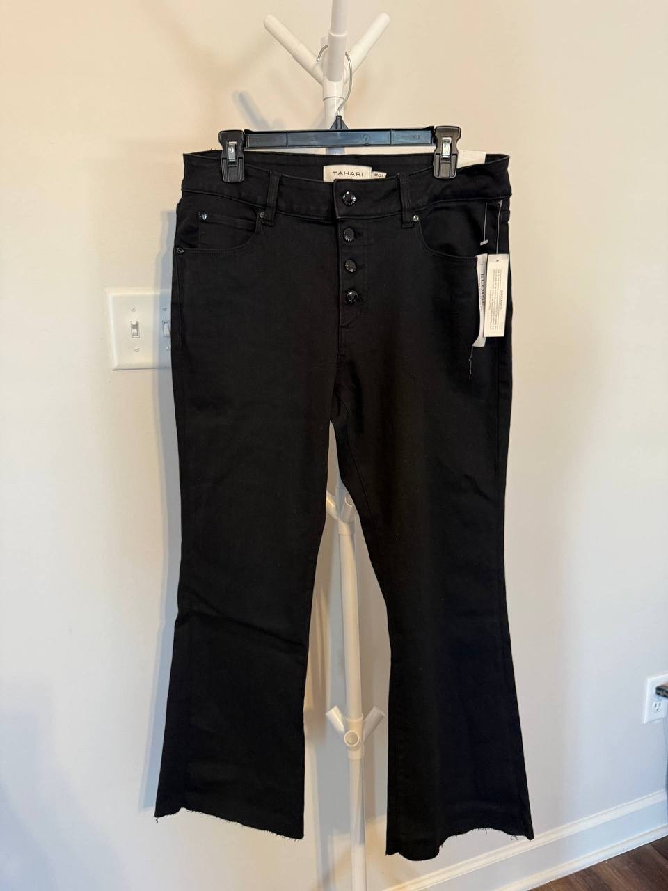 Tahari Premium Denim Flare Jeans – Size 12/31 – NWT – Minor Flaw