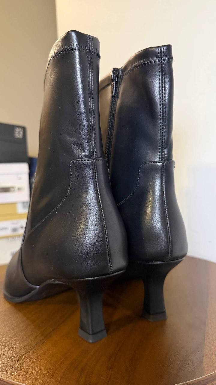 DV Dolce Vita Black Polyurethane Heeled Booties 9M New in Box MSRP $89