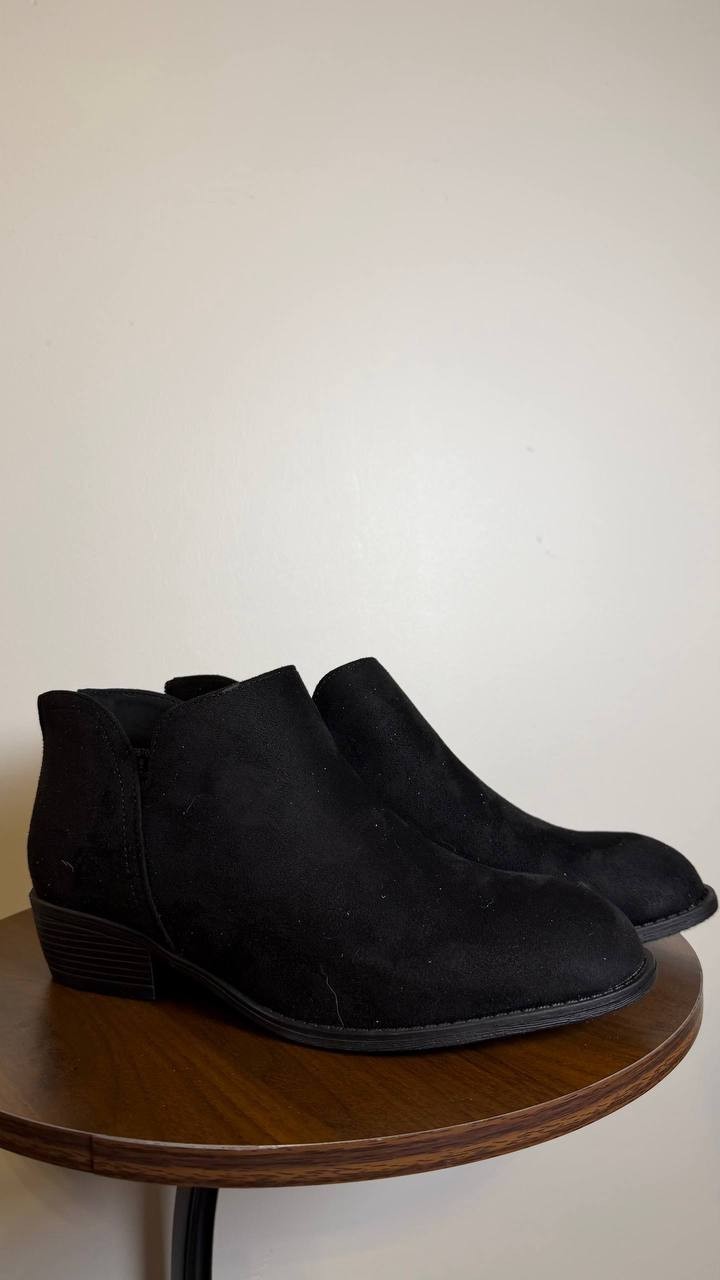 Journee Collection Black Faux Suede Ankle Booties 9M NIB MSRP $108